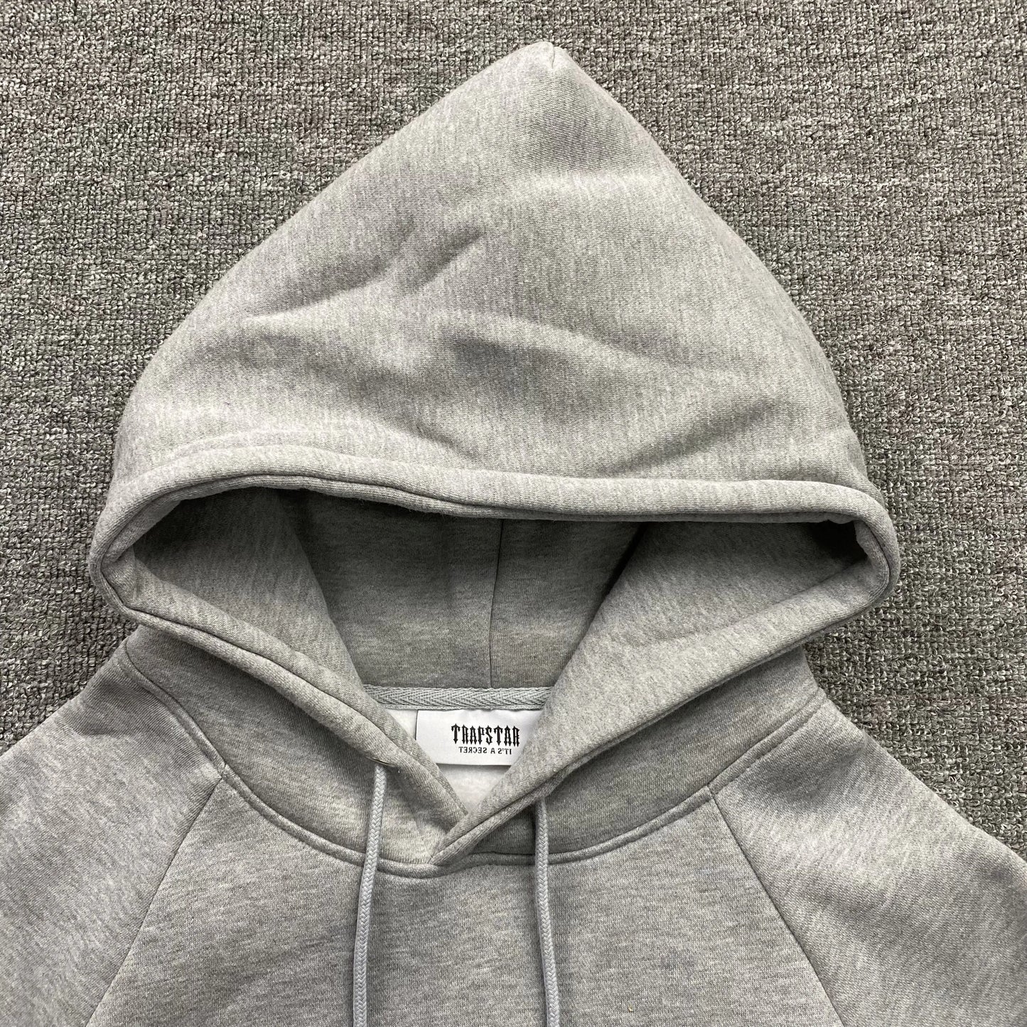 trapstar-chenille-decoded-tracksuit-grey-ice-flavours-2_0-edition-6-Drip Store Argentina