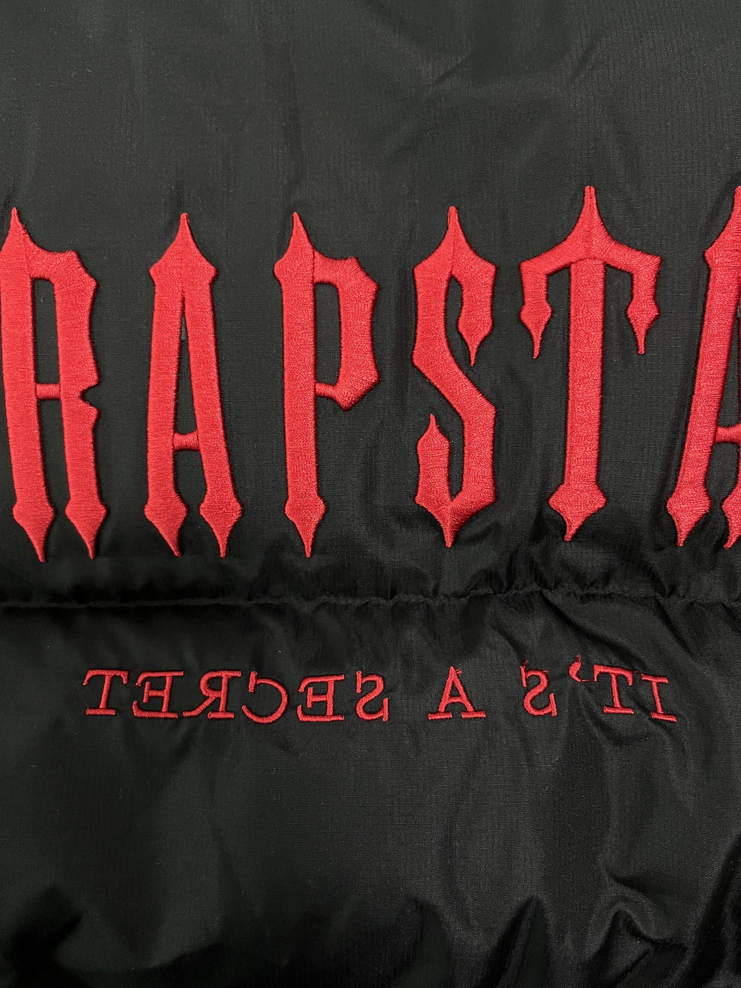 Trapstar Decoded Hooded 2.0 Puffer Jacket Black Red
