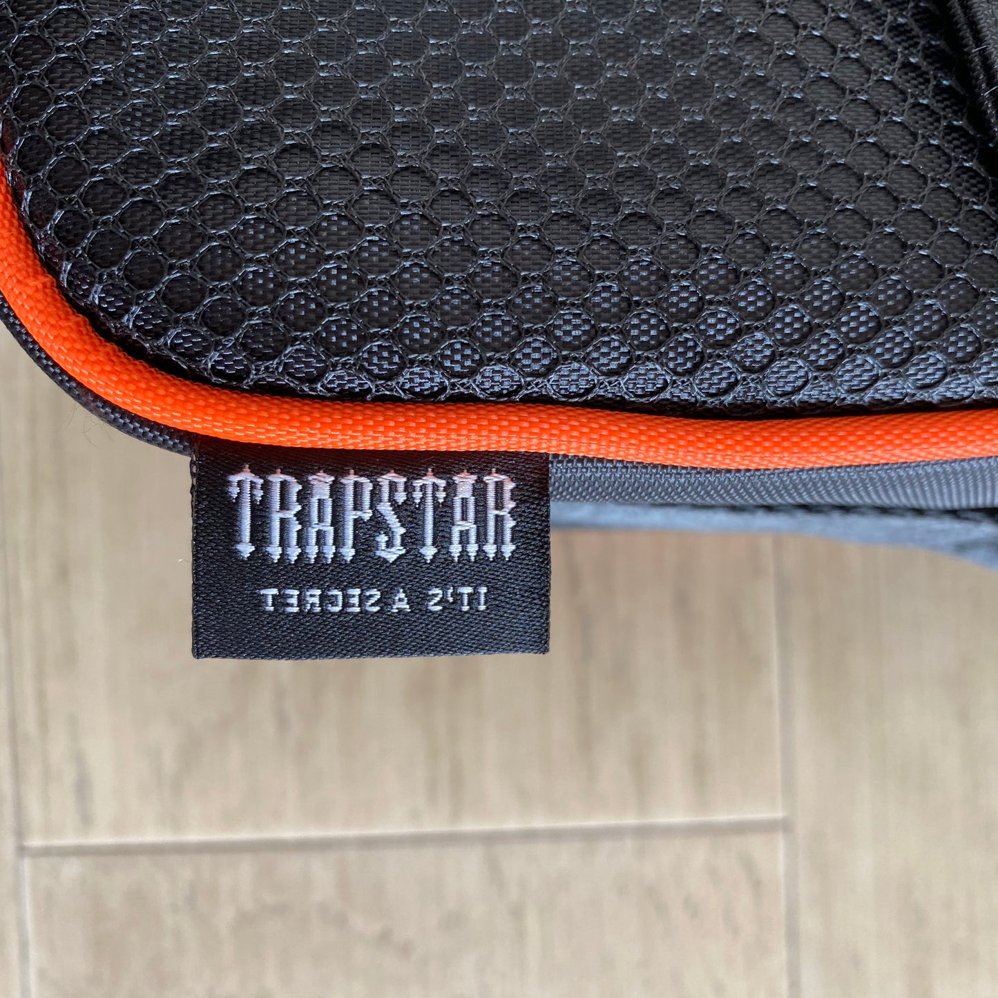 TRAPSTAR IRONGATE 1.0 CROSSBODY BAG BLACK ORANGE-Drip Store Argentina