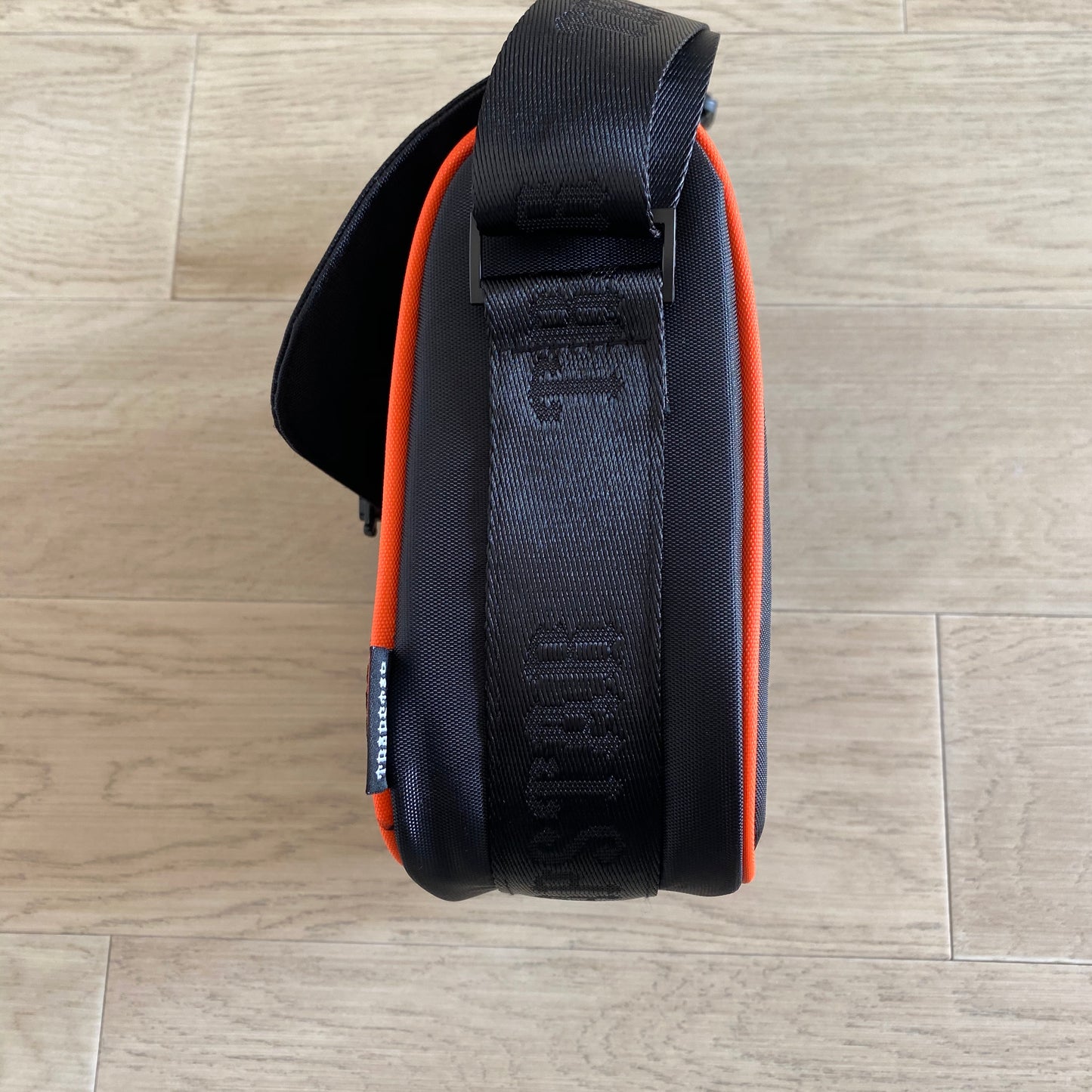 TRAPSTAR IRONGATE 1.0 CROSSBODY BAG BLACK ORANGE-Drip Store Argentina