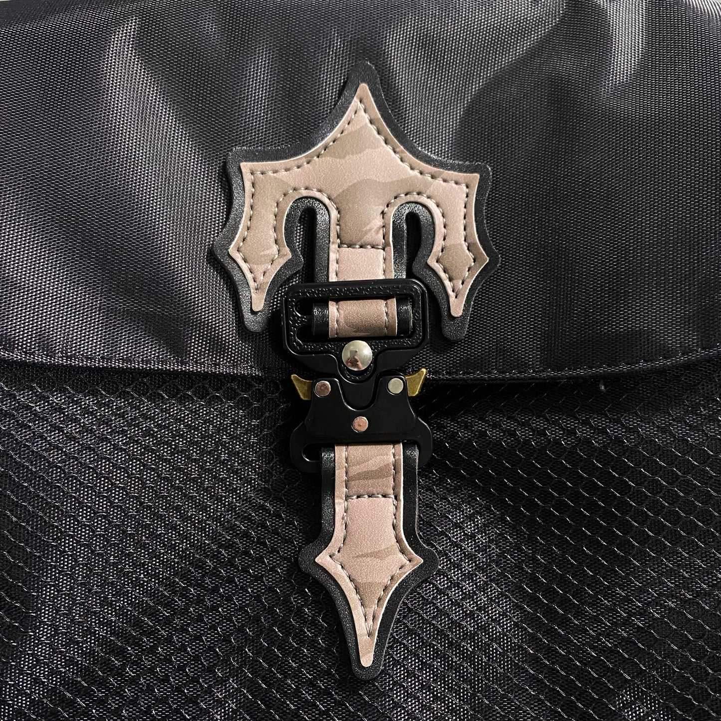 TRAPSTAR IRONGATE 1.0 CROSSBODY BAG BLACK TIGER CAMO-Drip Store Argentina