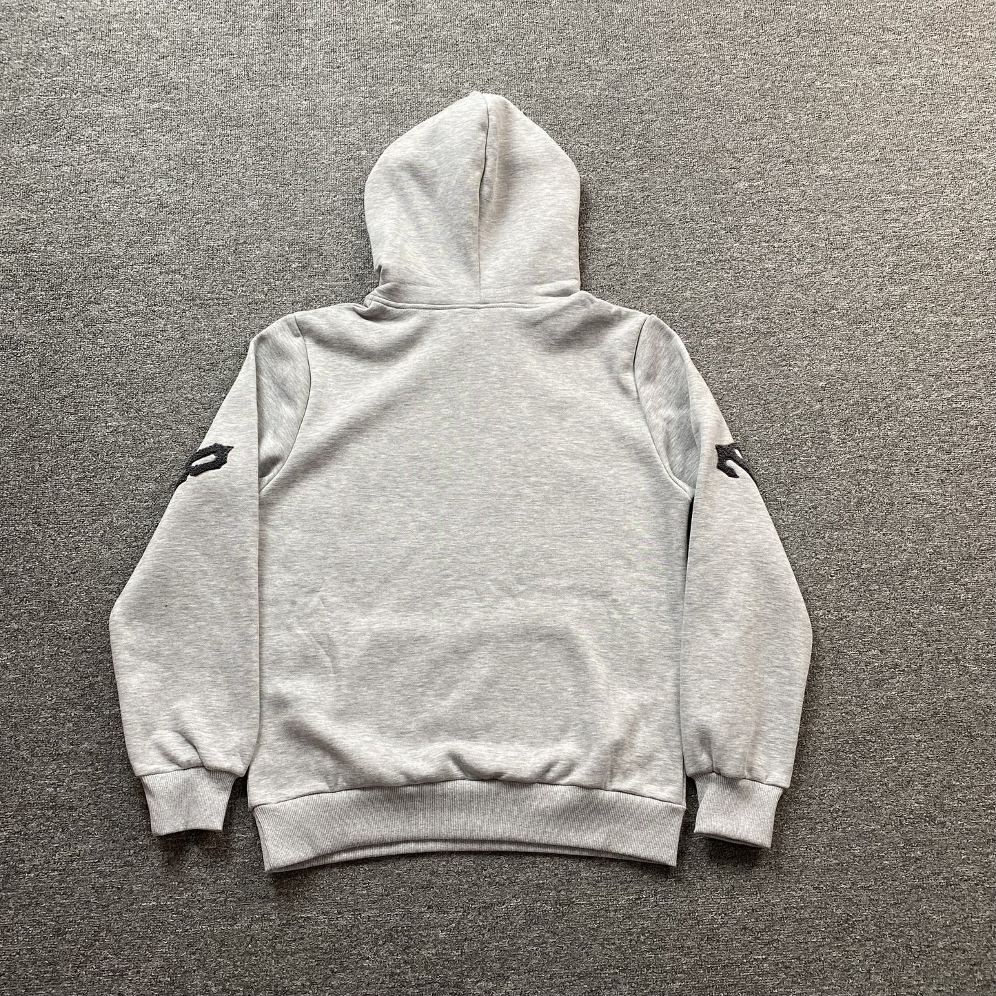 trapstar-irongate-arch-chenille-2_0-tracksuit-grey-6_1c338e08-Drip Store Argentina