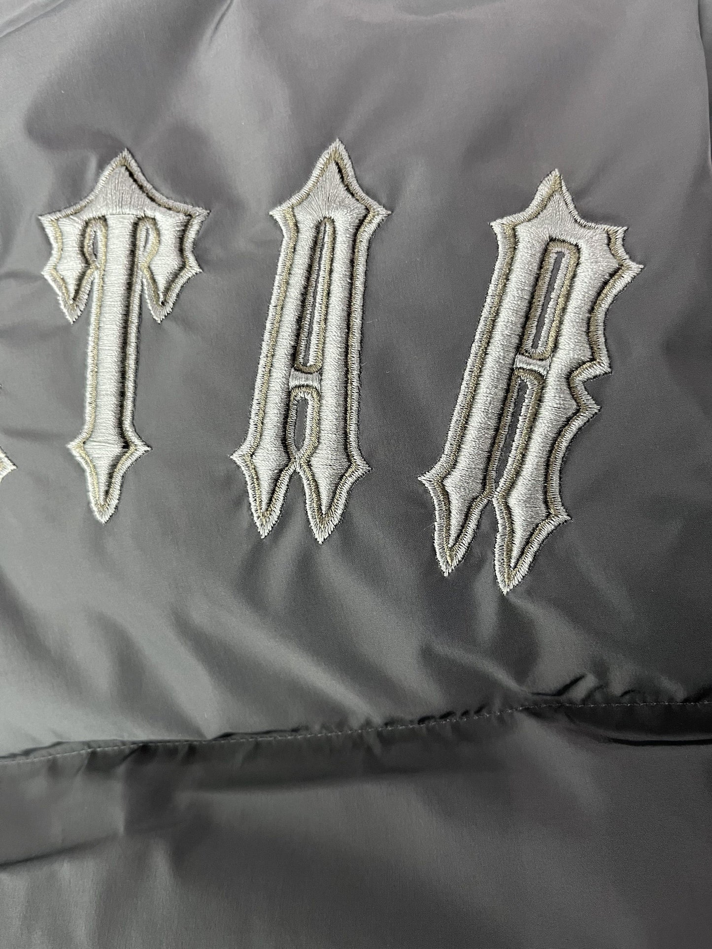 Trapstar Irongate Detachable Hooded Puffer Jacket Grey