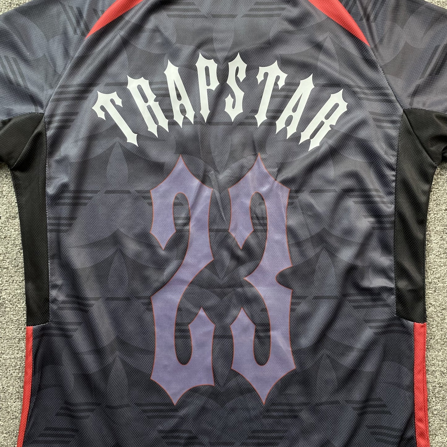 trapstar-irongate-football-jersey-black-red-4-Drip Store Argentina