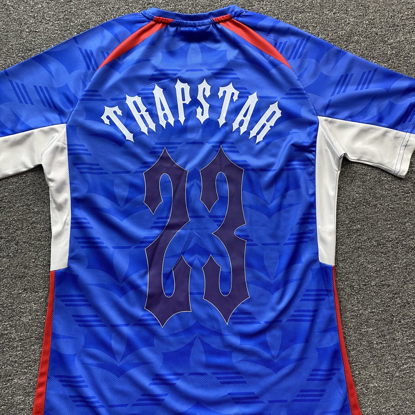 trapstar-irongate-football-jersey-blue-red-4-Drip Store Argentina
