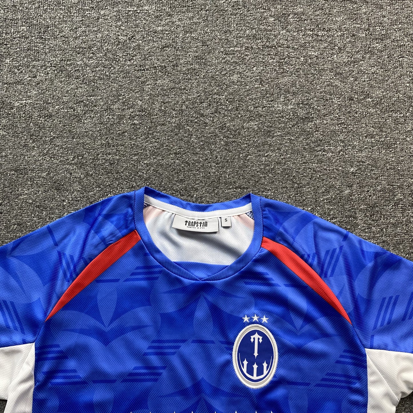 trapstar-irongate-football-jersey-blue-red-6-Drip Store Argentina