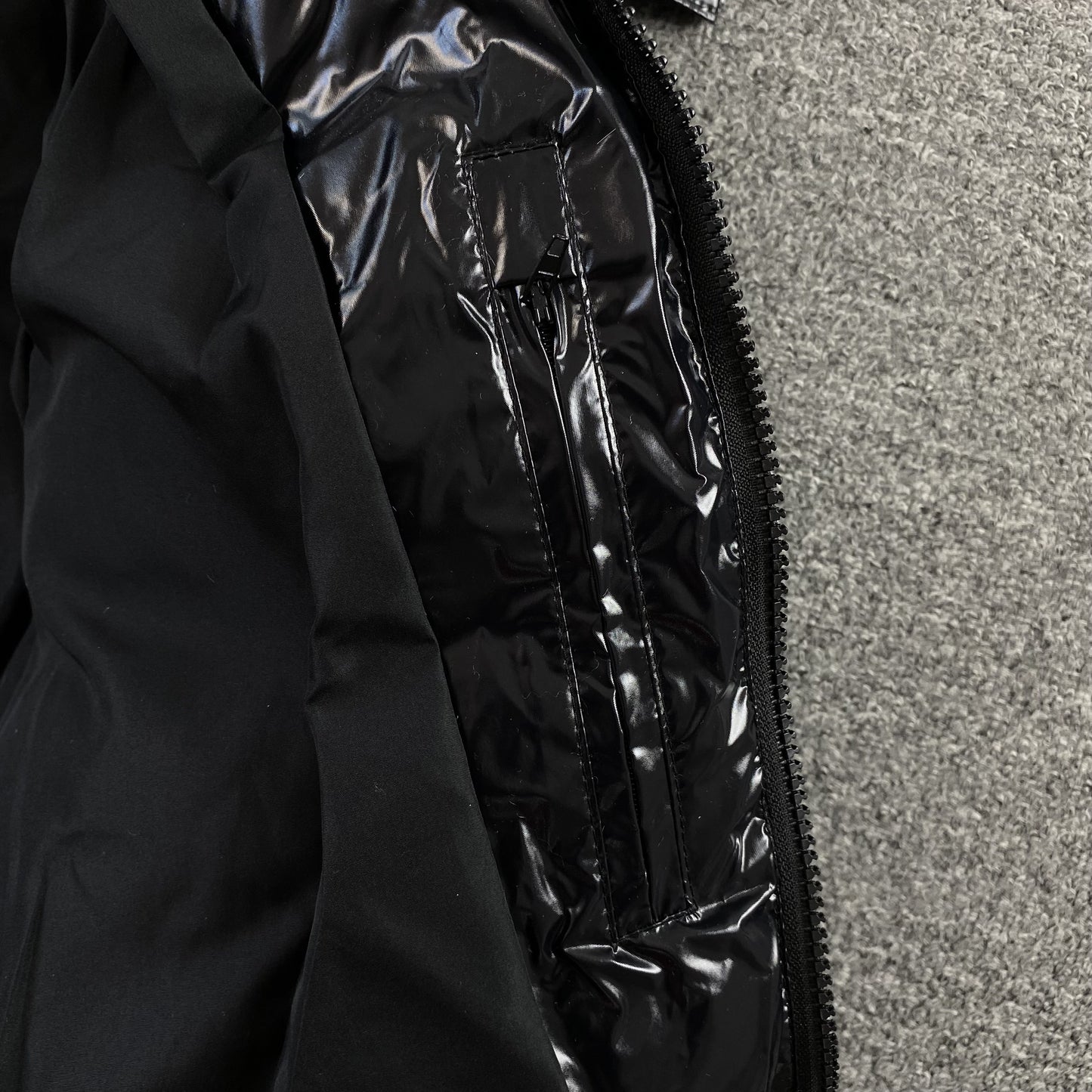 trapstar-irongate-puffer-jacket-shiny-black-7-Drip Store Argentina