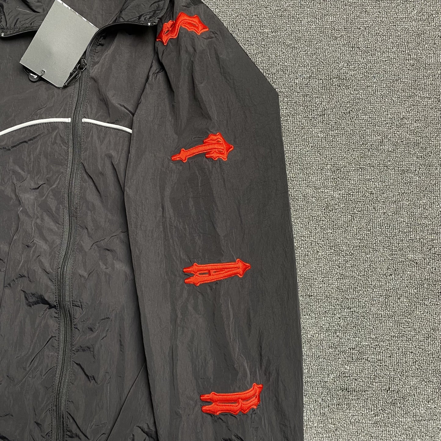 trapstar-irongate-shell-tracksuit-2_0-black-red-10-Drip Store Argentina