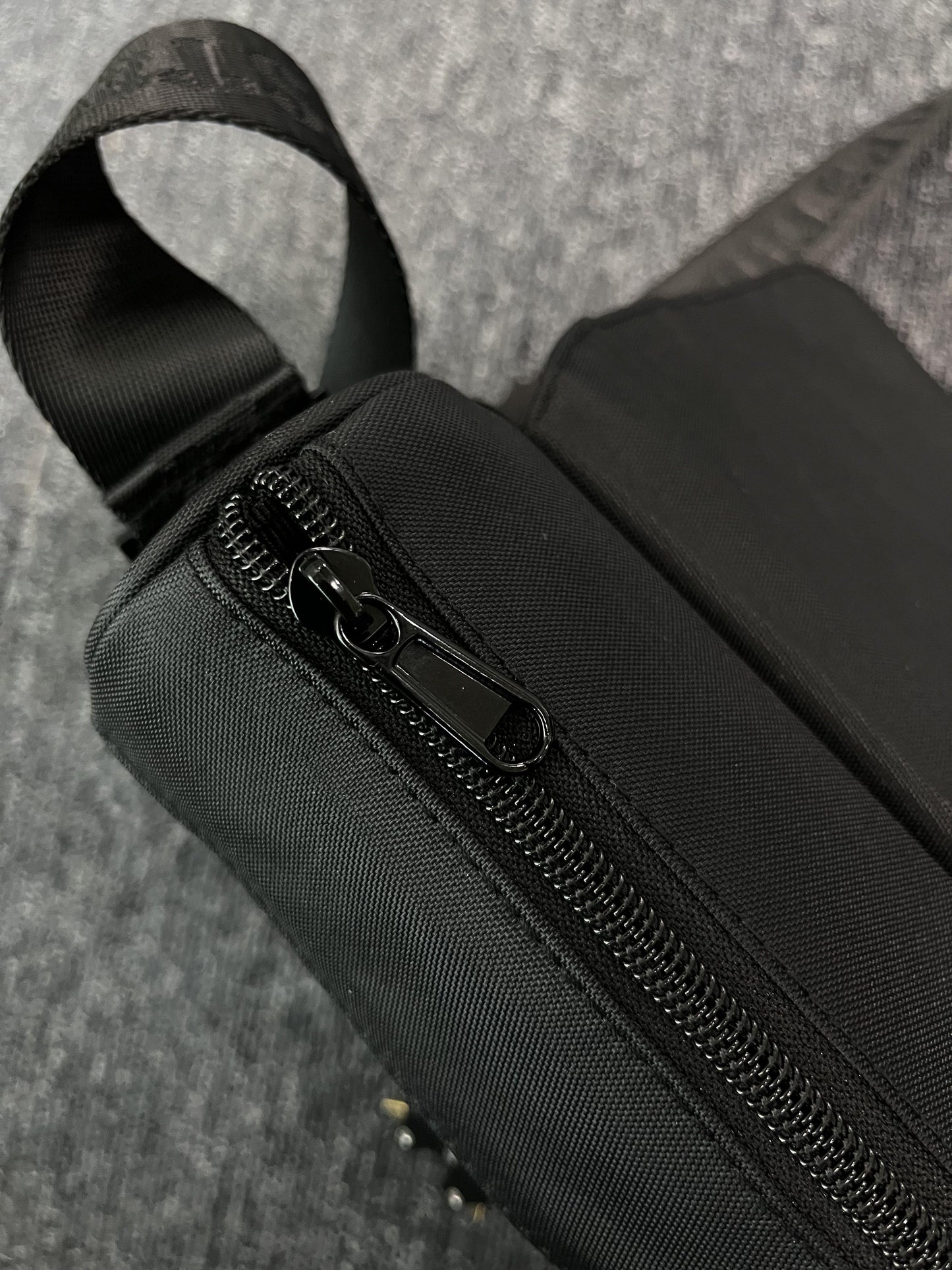 TRAPSTAR IRONGATE T CROSSBODY BAG BLACK EDITION-Drip Store Argentina