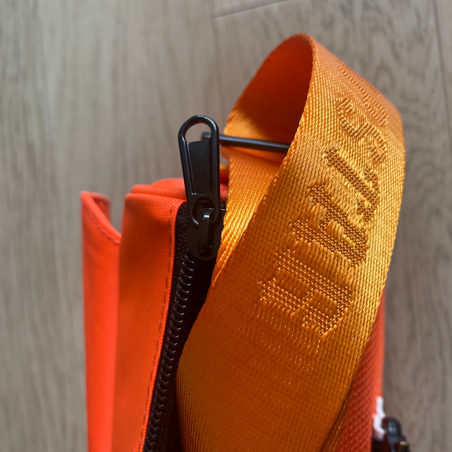 trapstar-irongate-t-crossbody-bag-orange-4-Drip Store Argentina
