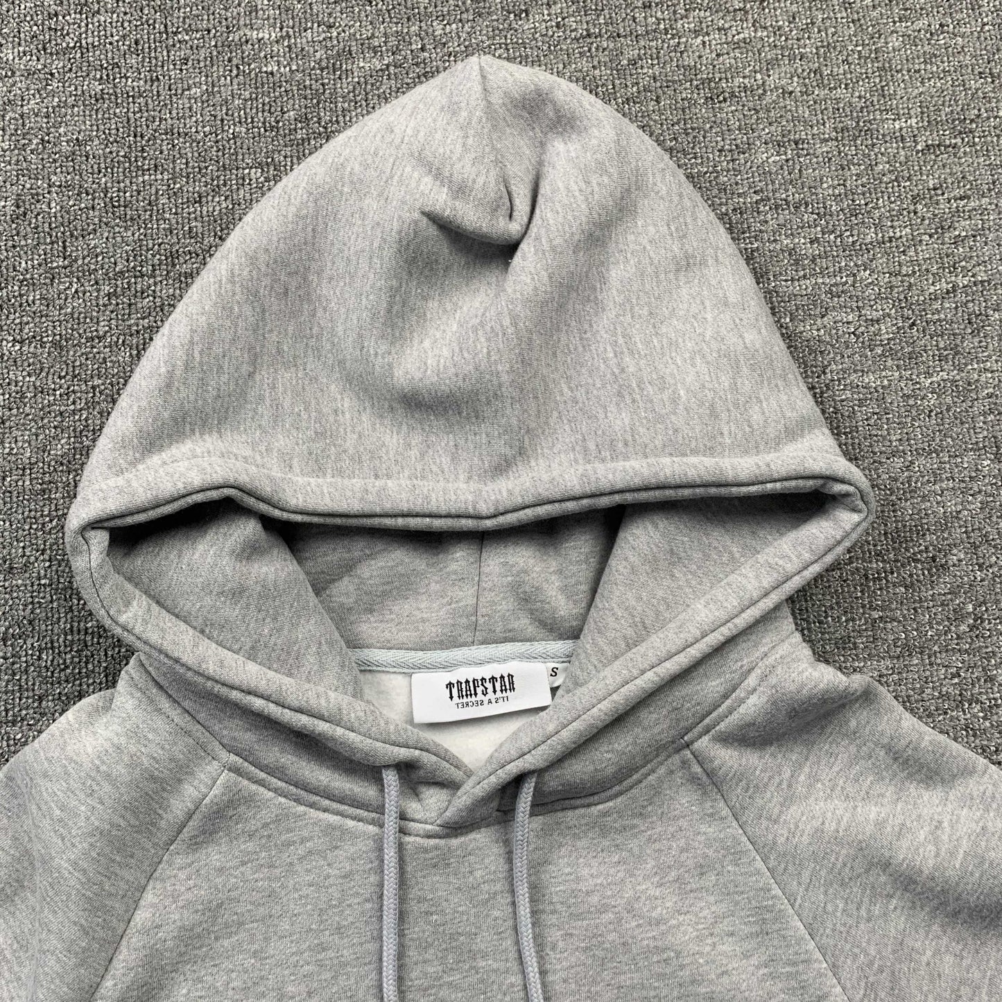trapstar-shooters-tracksuit-grey-red-10-Drip Store Argentina