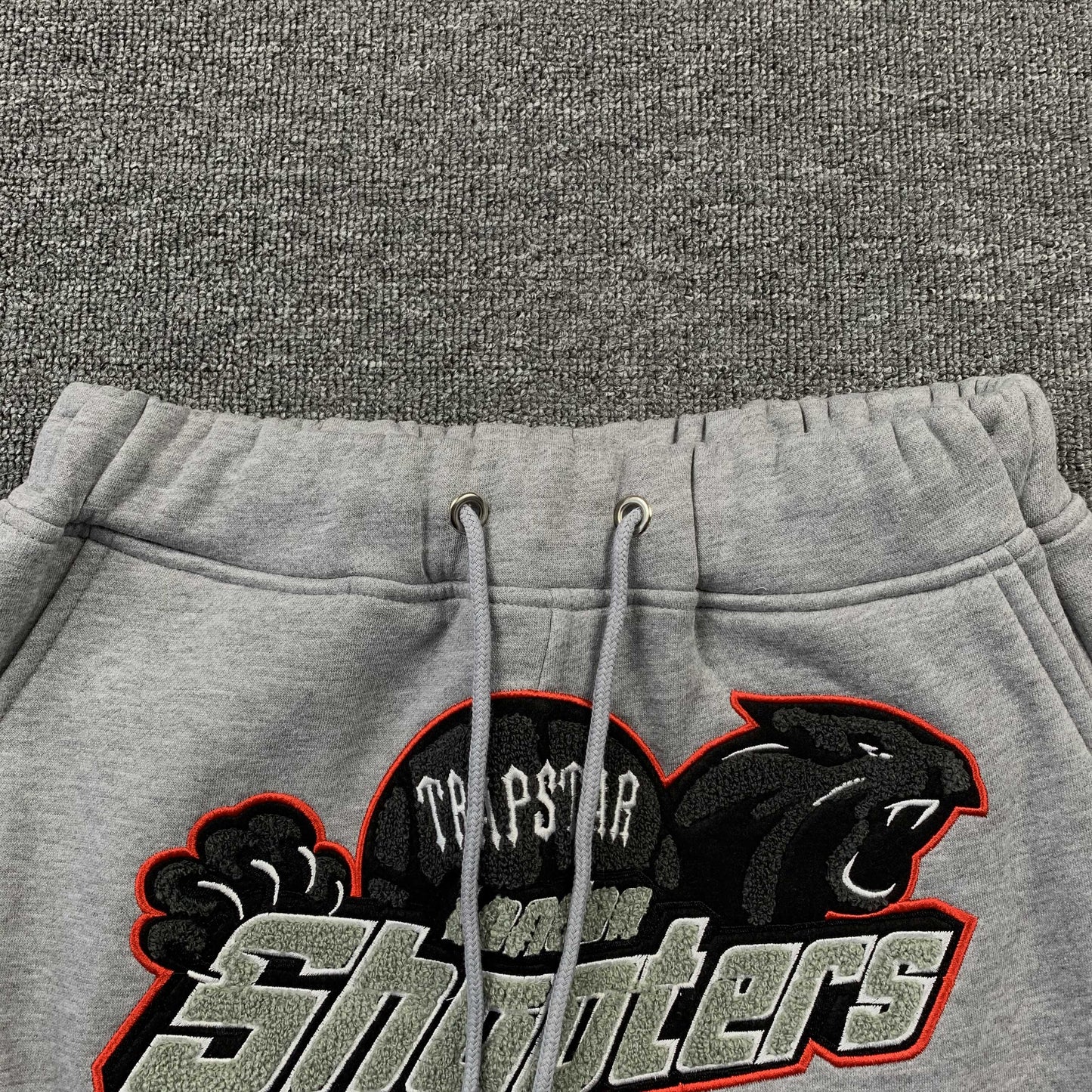 trapstar-shooters-tracksuit-grey-red-6-Drip Store Argentina