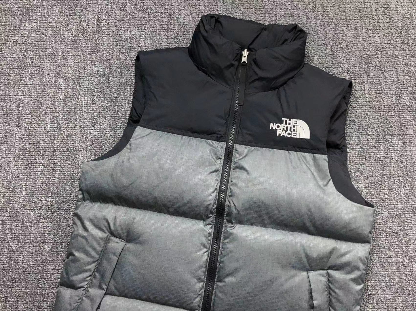 THE NORTH FACE 1996 RETRO NUPTSE VEST GREY