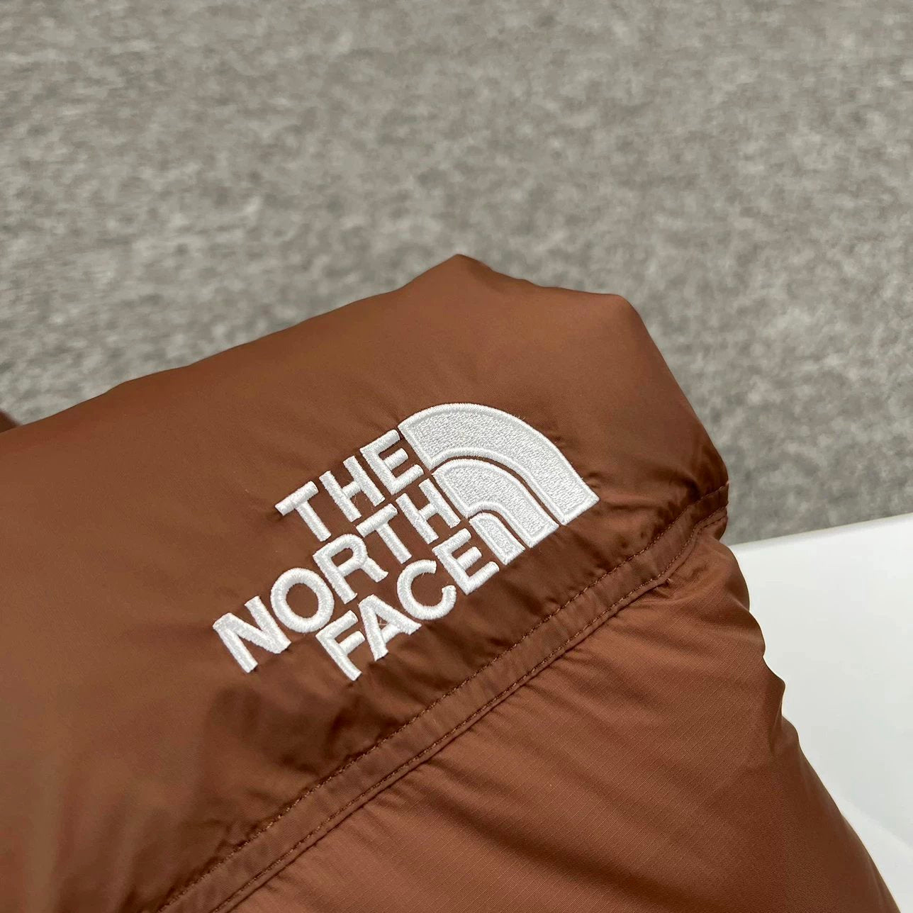 THE NORTH FACE 1996 RETRO NUPTSE VEST DARK OAK