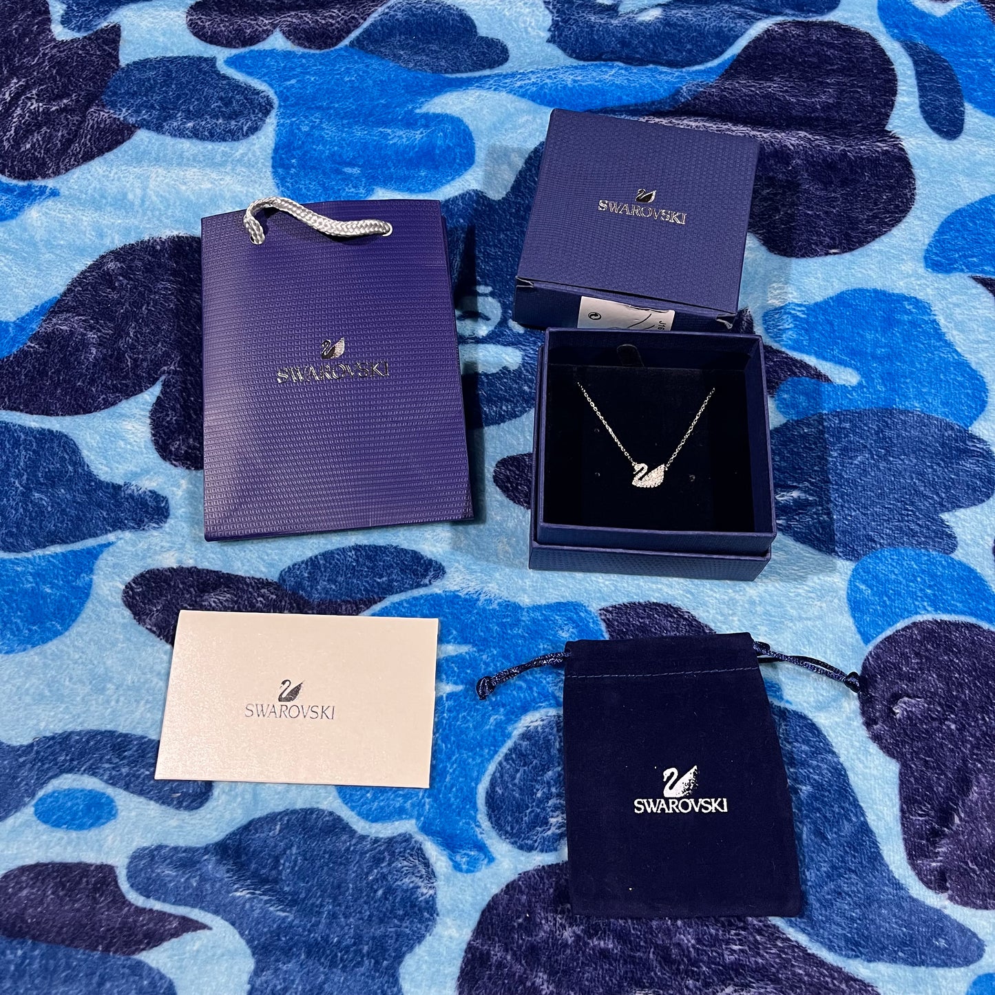 Collar Swarovski Swan Plateado