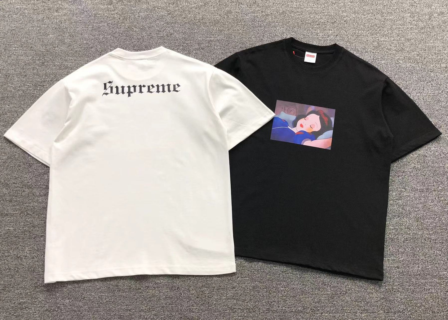 SUPREME SNOW WHITE TEE BLACK