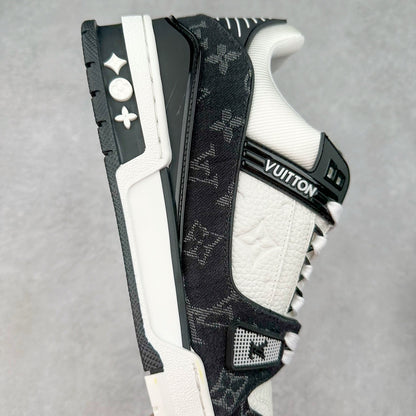 Louis Vuitton Trainer Sneaker Black