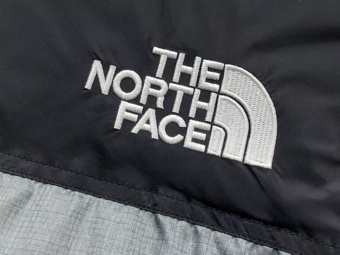 THE NORTH FACE 1996 RETRO NUPTSE VEST GREY