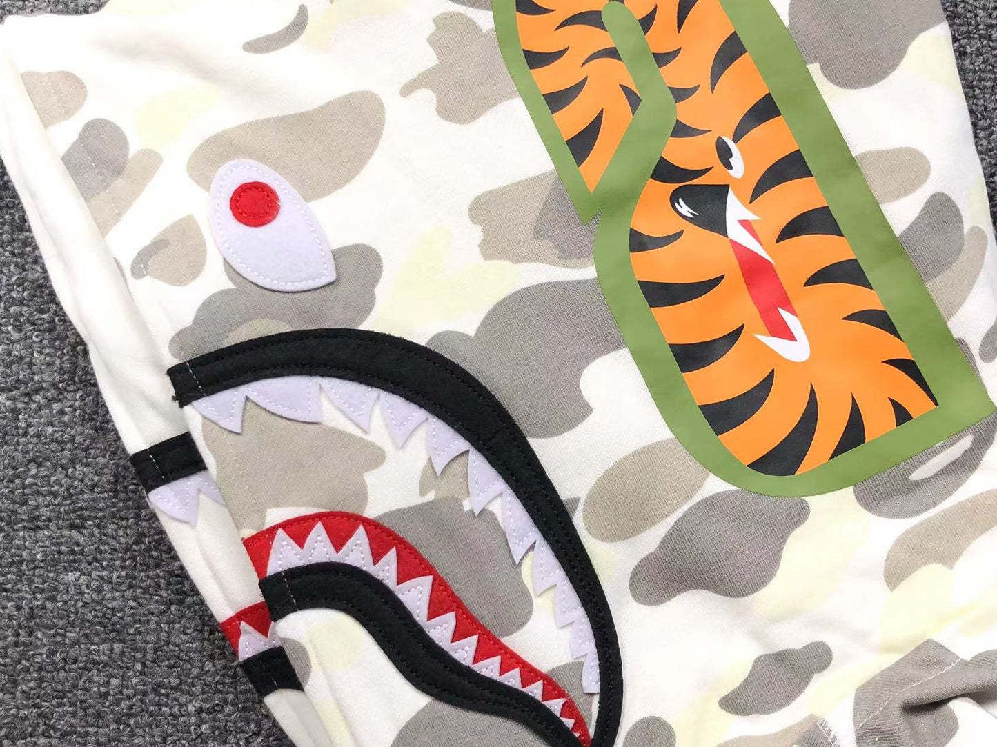 BAPE CITY CAMO SHARK WIDE FULL ZIP DOUBLE HOODIE WHITE