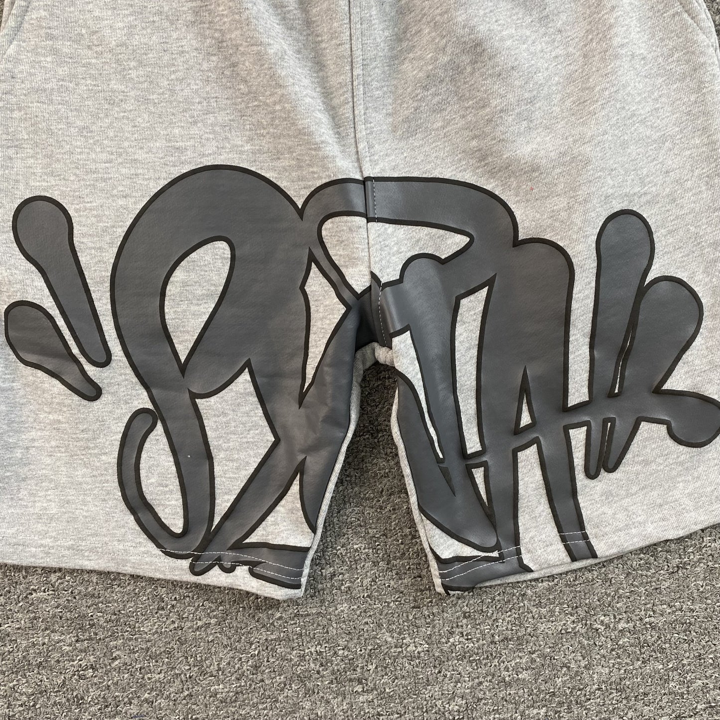 SYNA WORLD SYNA LOGO SHORTS GREY