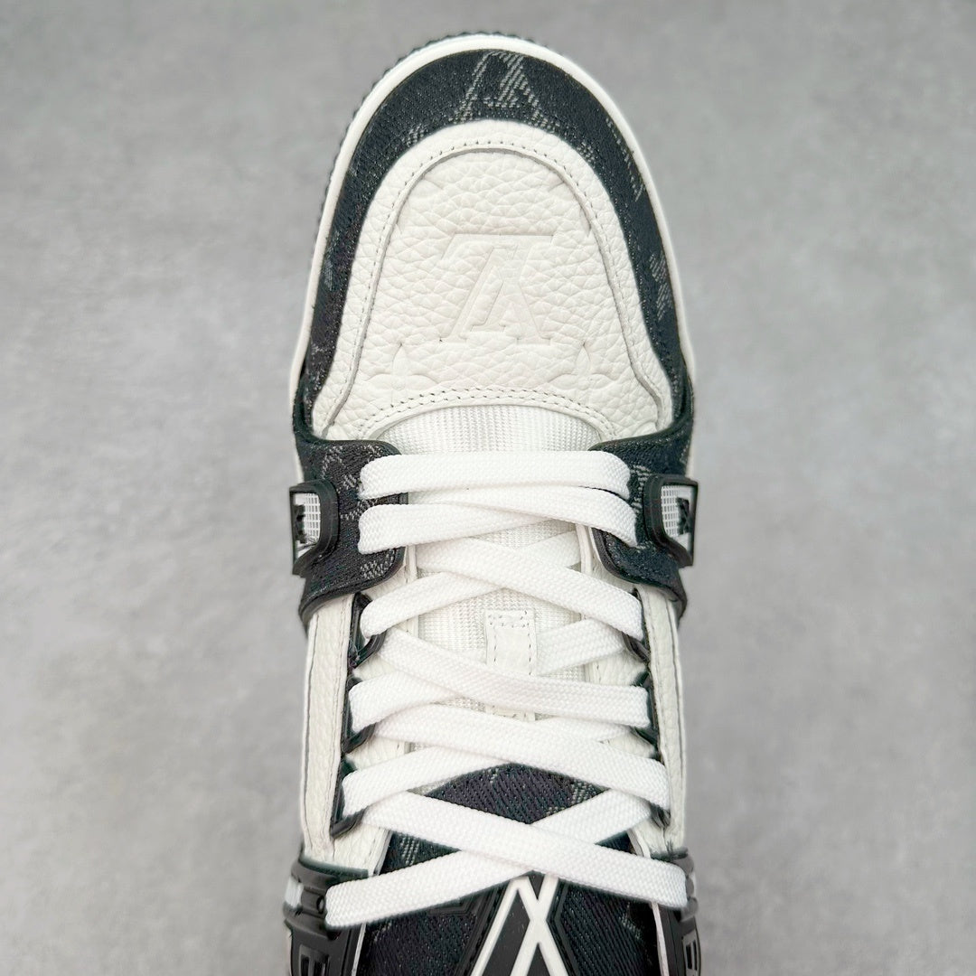 Louis Vuitton Trainer Sneaker Black