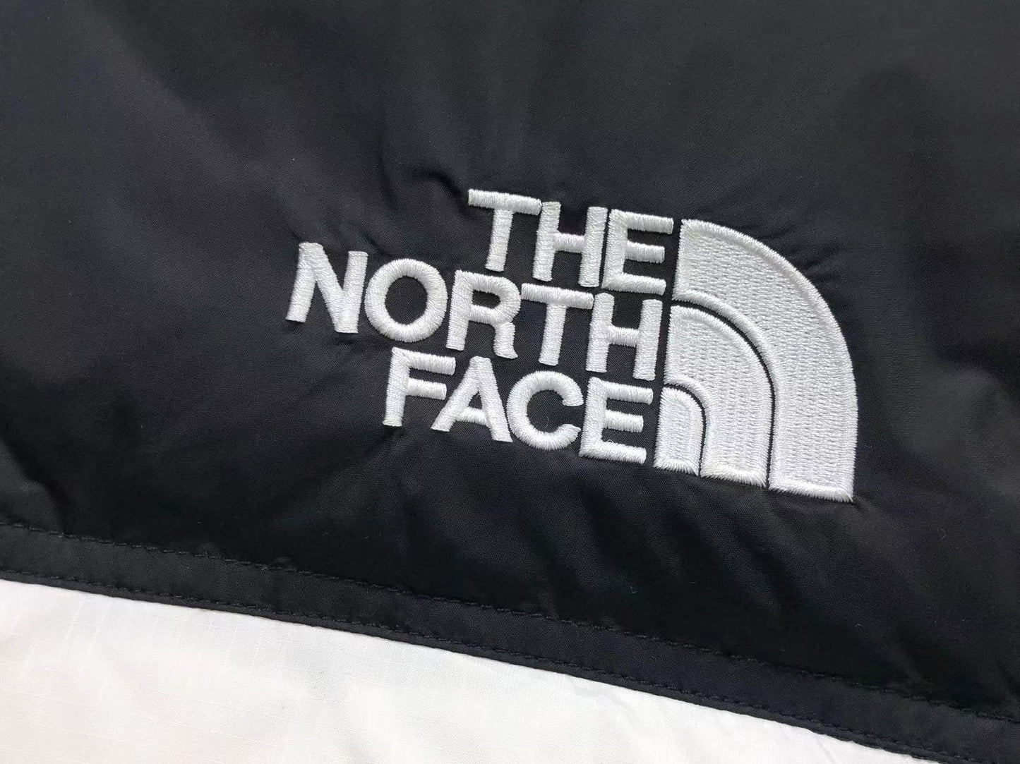 THE NORTH FACE 1996 RETRO NUPTSE VEST WHITE