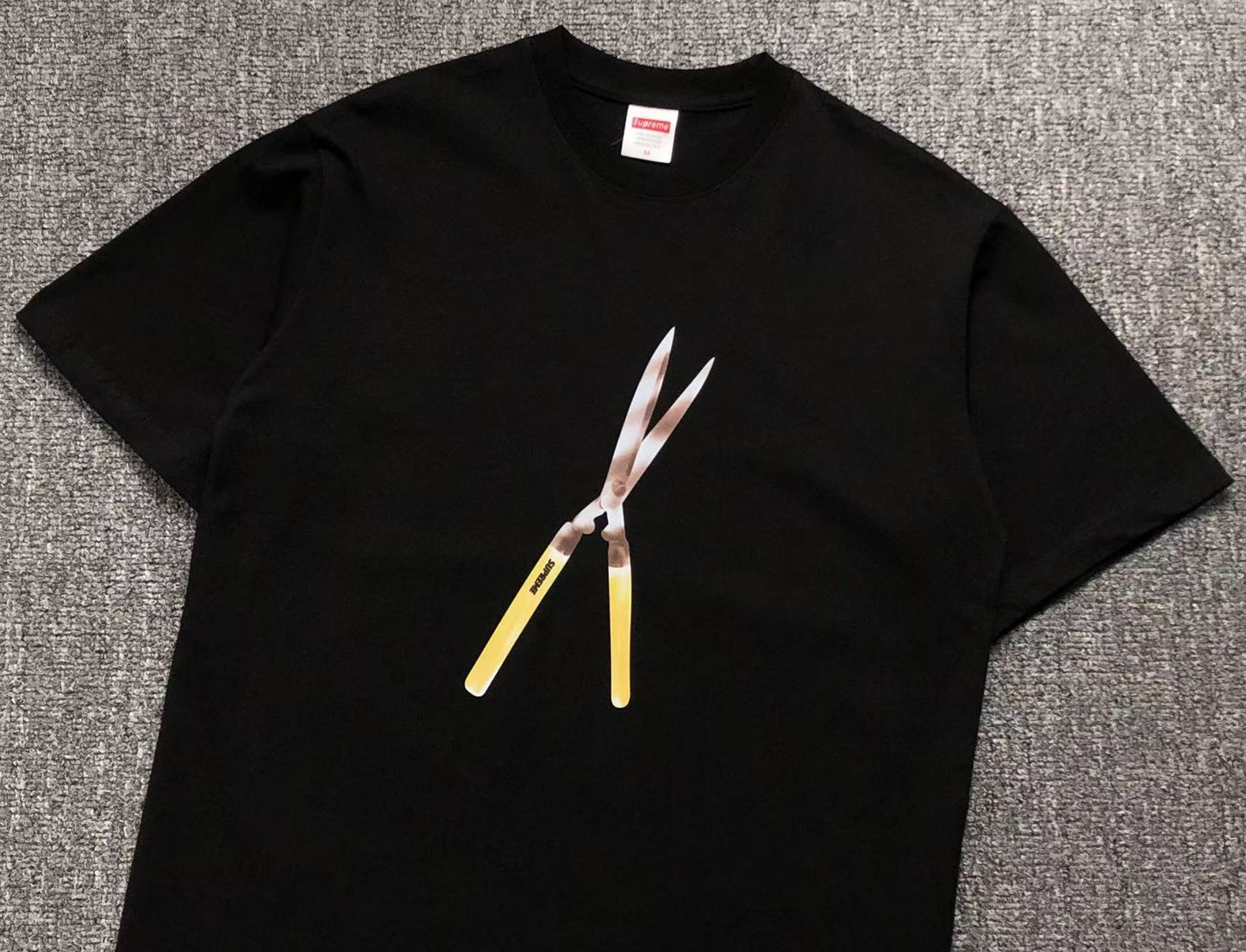 SUPREME SHEARS TEE BLACK