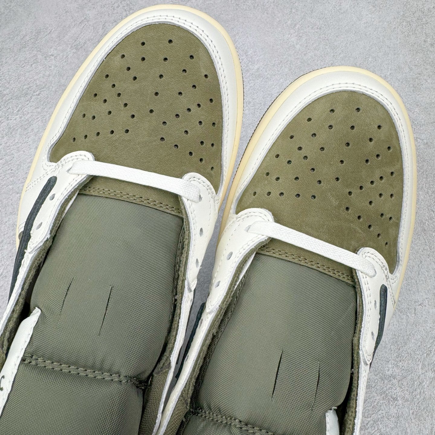 Jordan 1 Low X Travis Scott Medium Olive