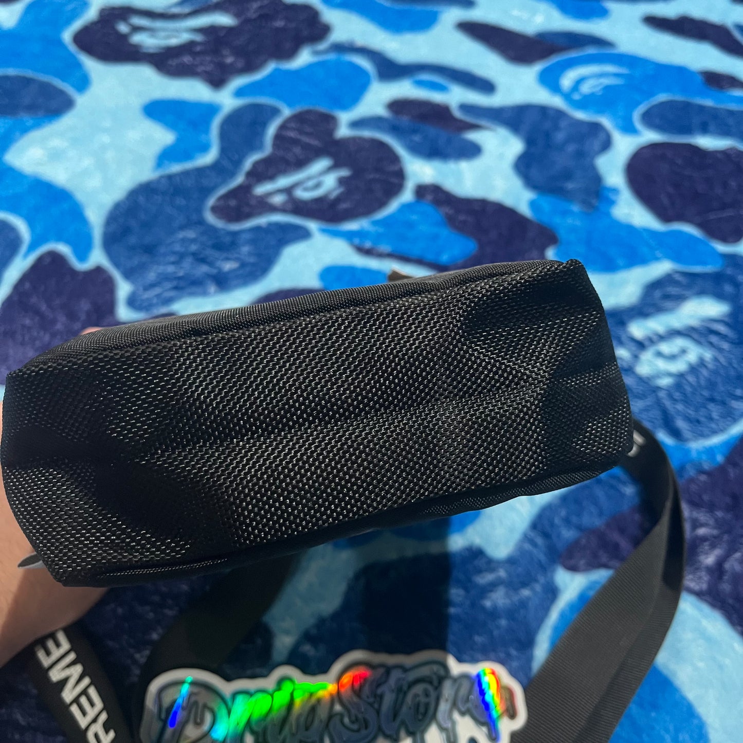 SUPREME SHOULDER BAG (FW22) BLACK