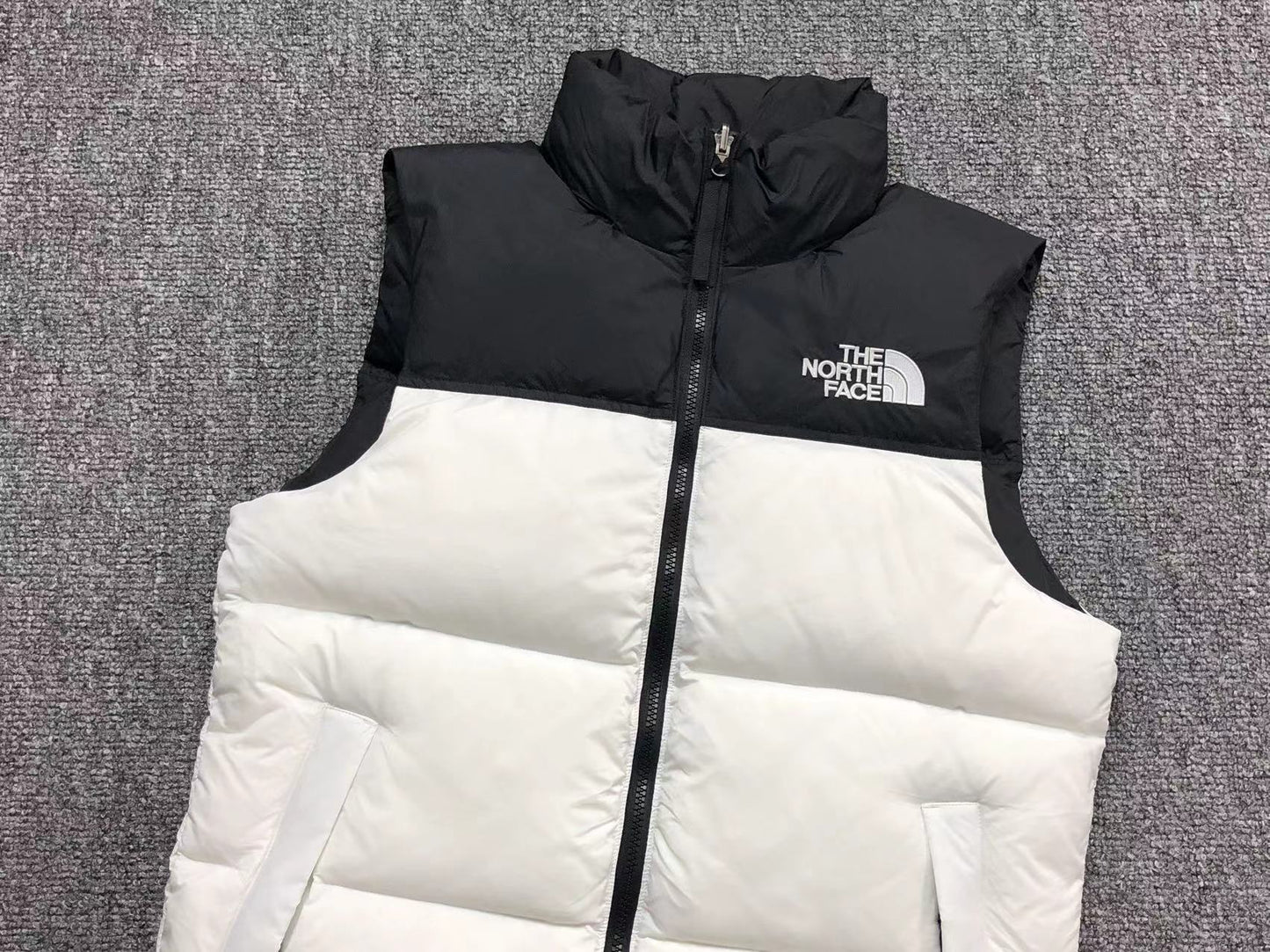 THE NORTH FACE 1996 RETRO NUPTSE VEST WHITE