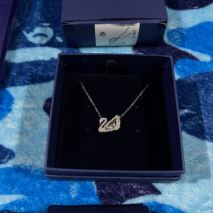 Collar Swarovski Swan Plateado