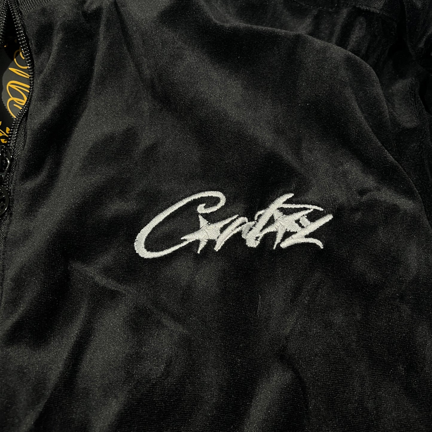 Campera Corteiz Velvet Negra L-XL