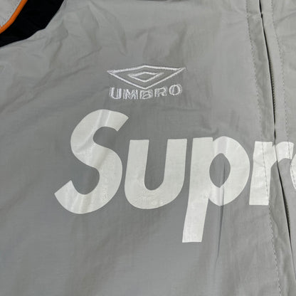 Conjunto Supreme X Umbro Gris M