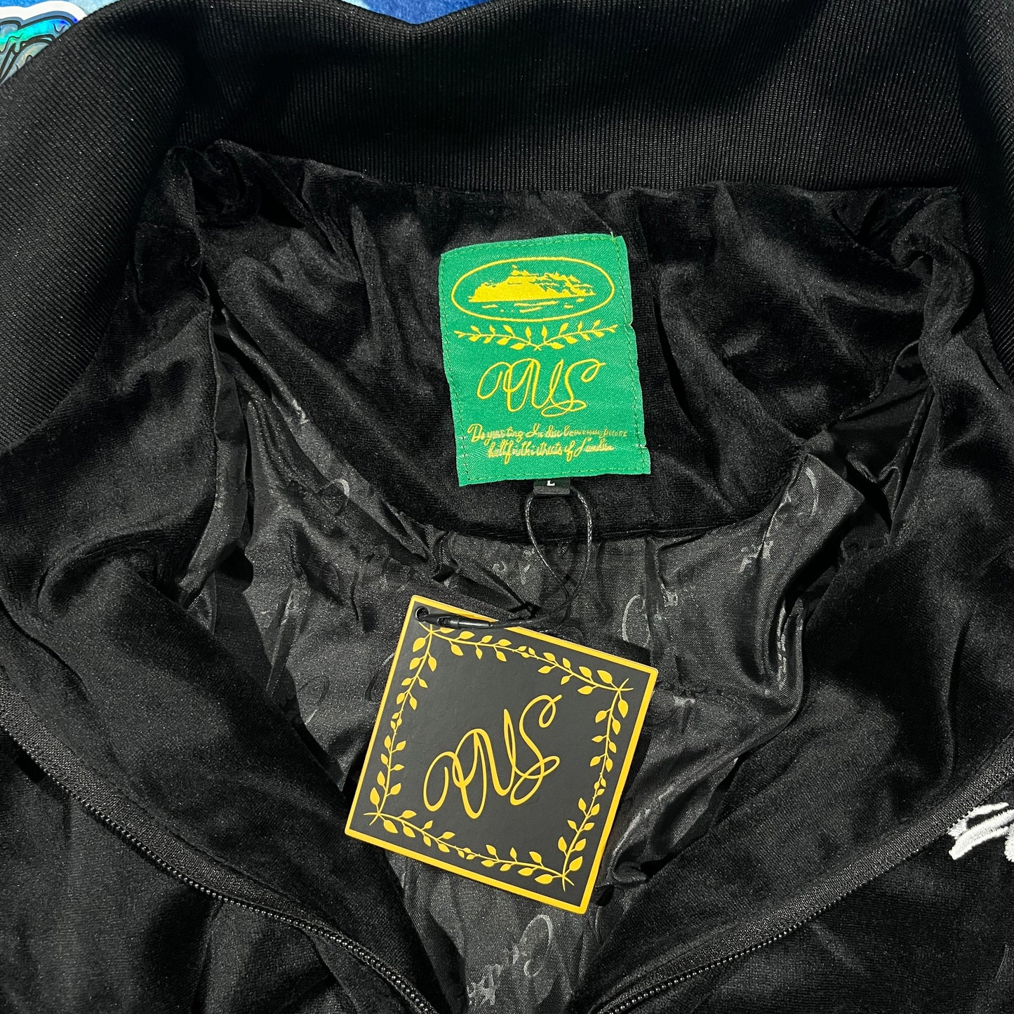 Campera Corteiz Velvet Negra L-XL