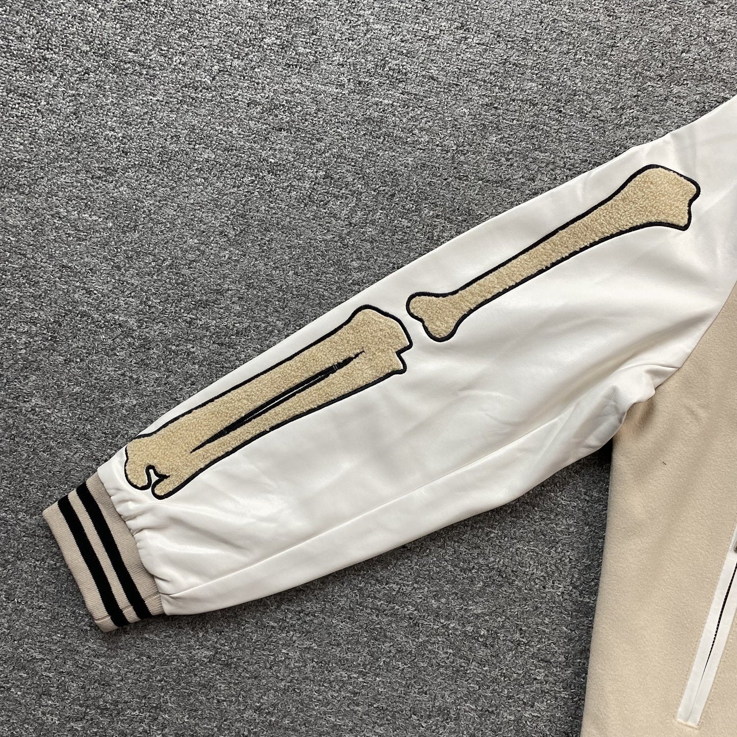 amiri-bones-bomber-jacket-neutral-3-Drip Store Argentina
