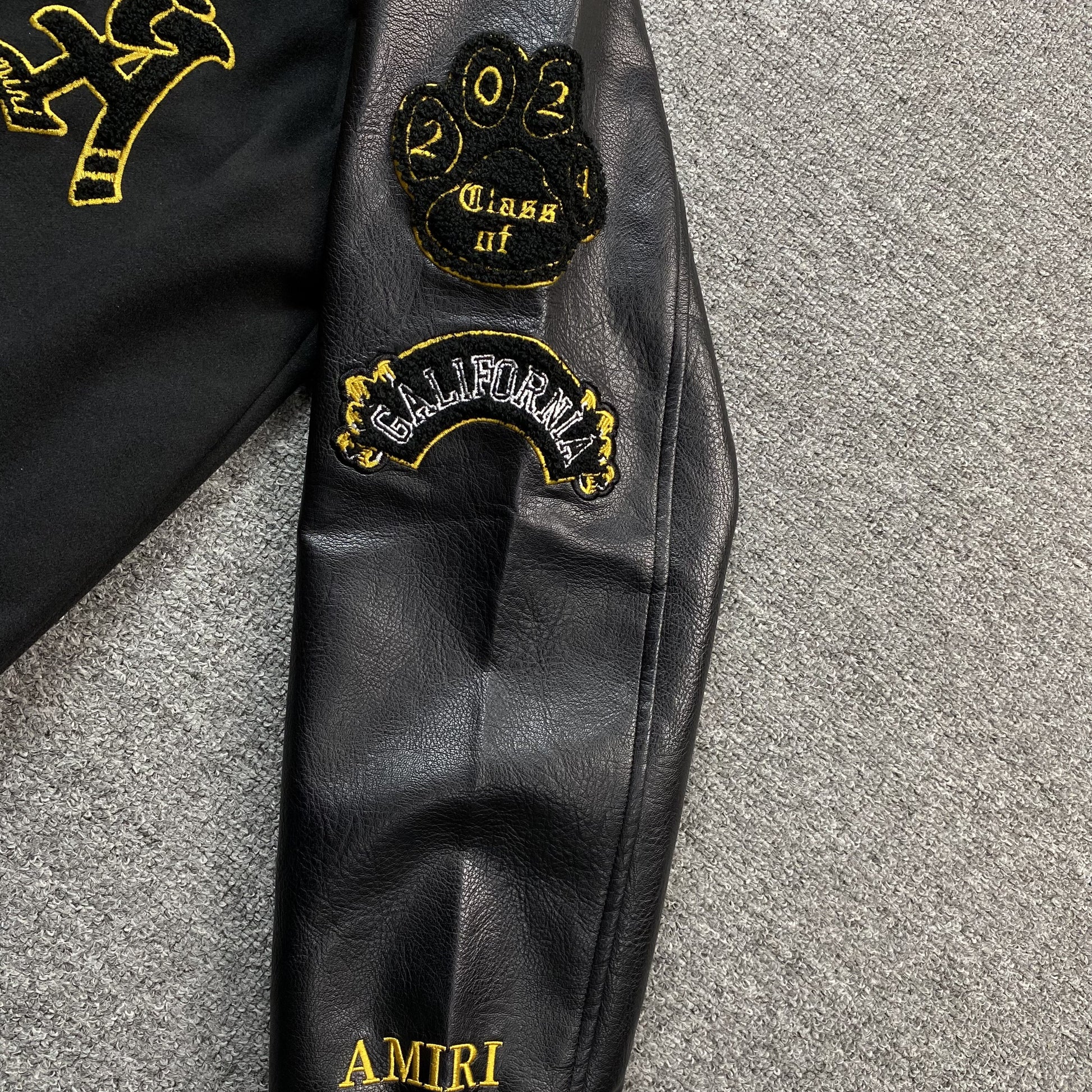 amiri-lion-varsity-jacket-black-4-Drip Store Argentina