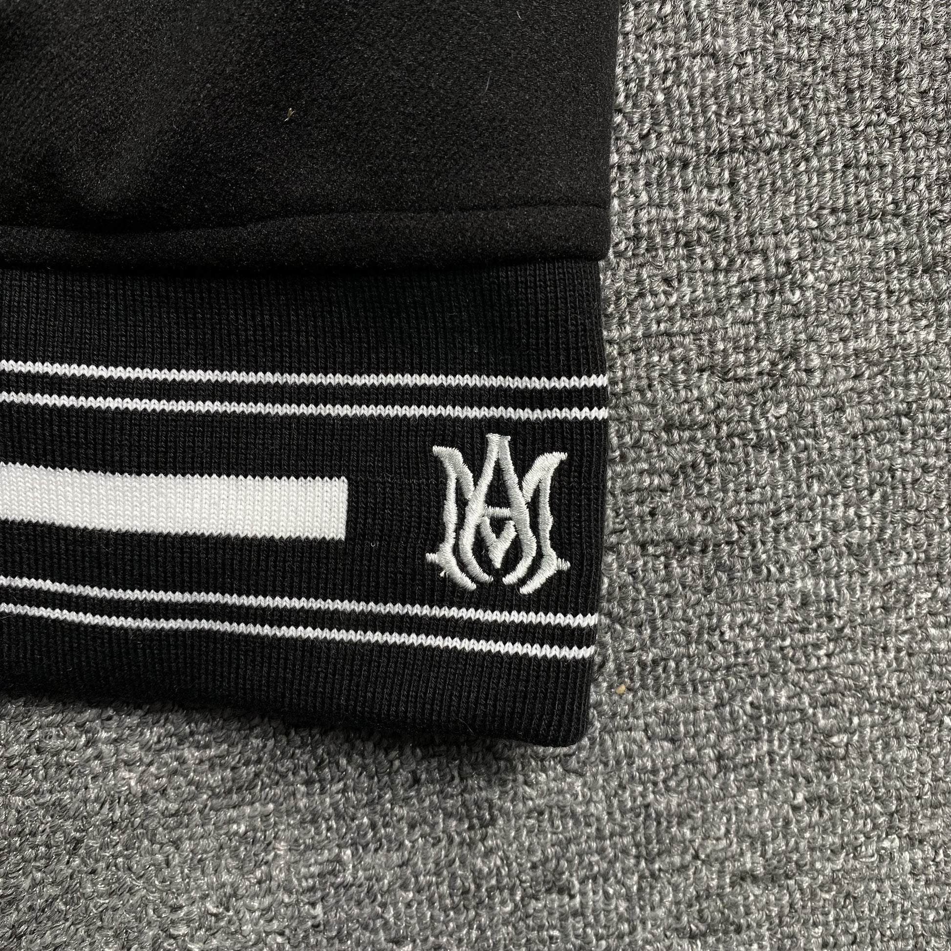 amiri-logo-patch-varsity-jacket-black-11-Drip Store Argentina