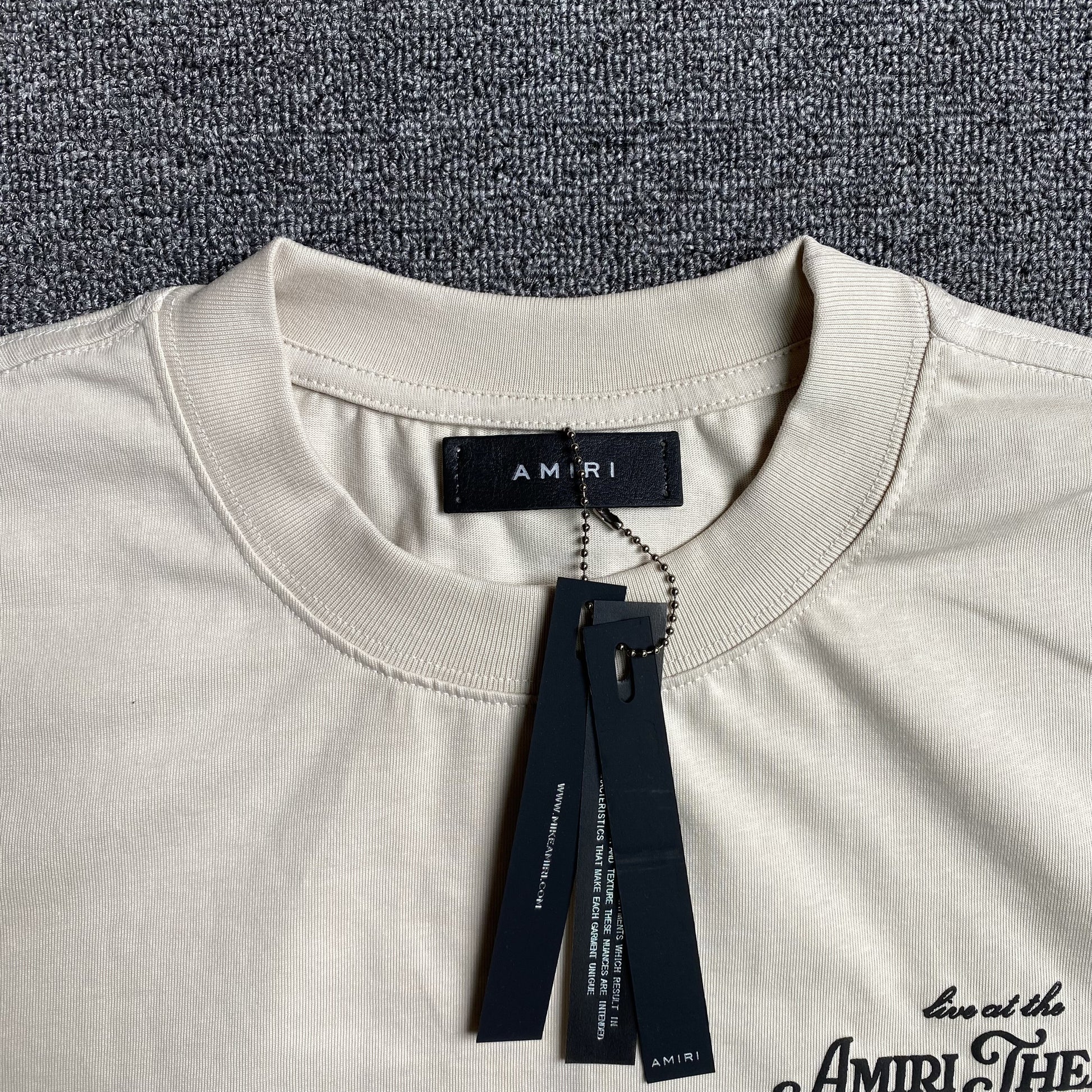 amiri-theatre-flocked-tee-beige-7-Drip Store Argentina