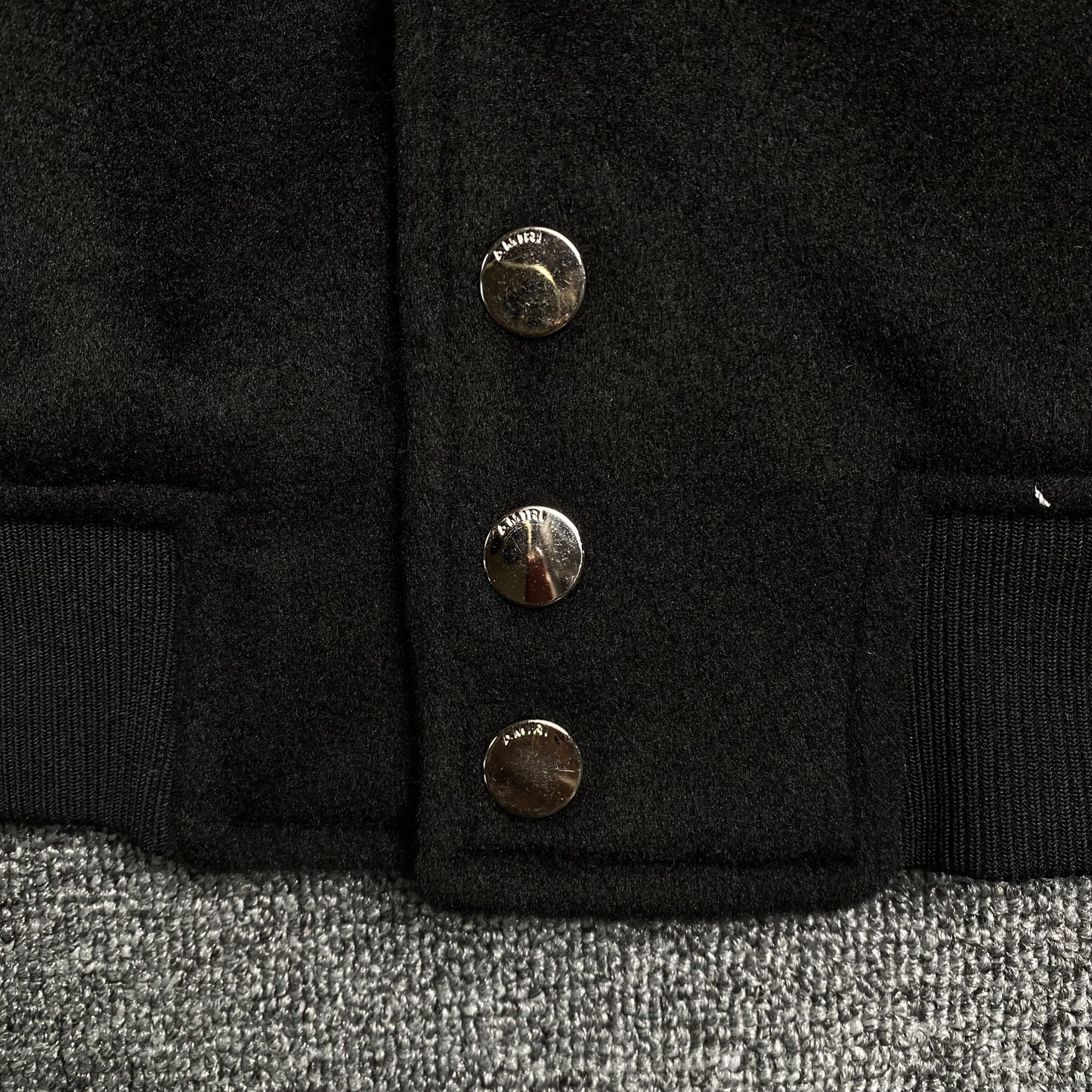 amiri-varsity-bomber-jacket-black-11-Drip Store Argentina