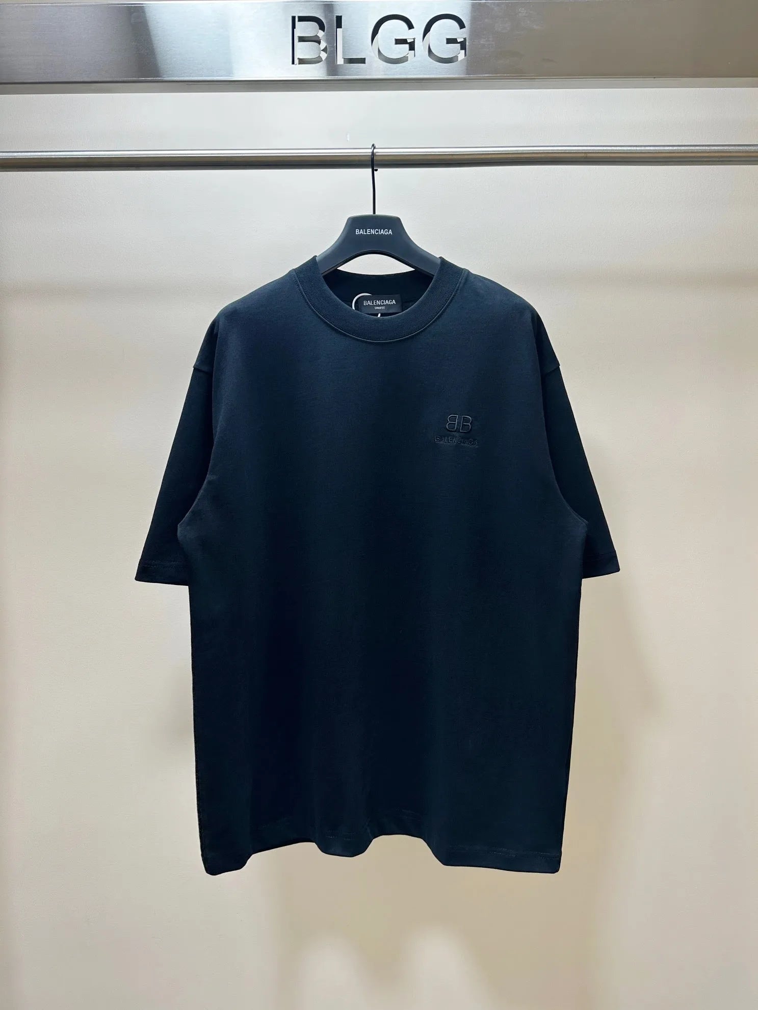 balenciaga-art-logo-t-shirt-black-3-Drip Store Argentina