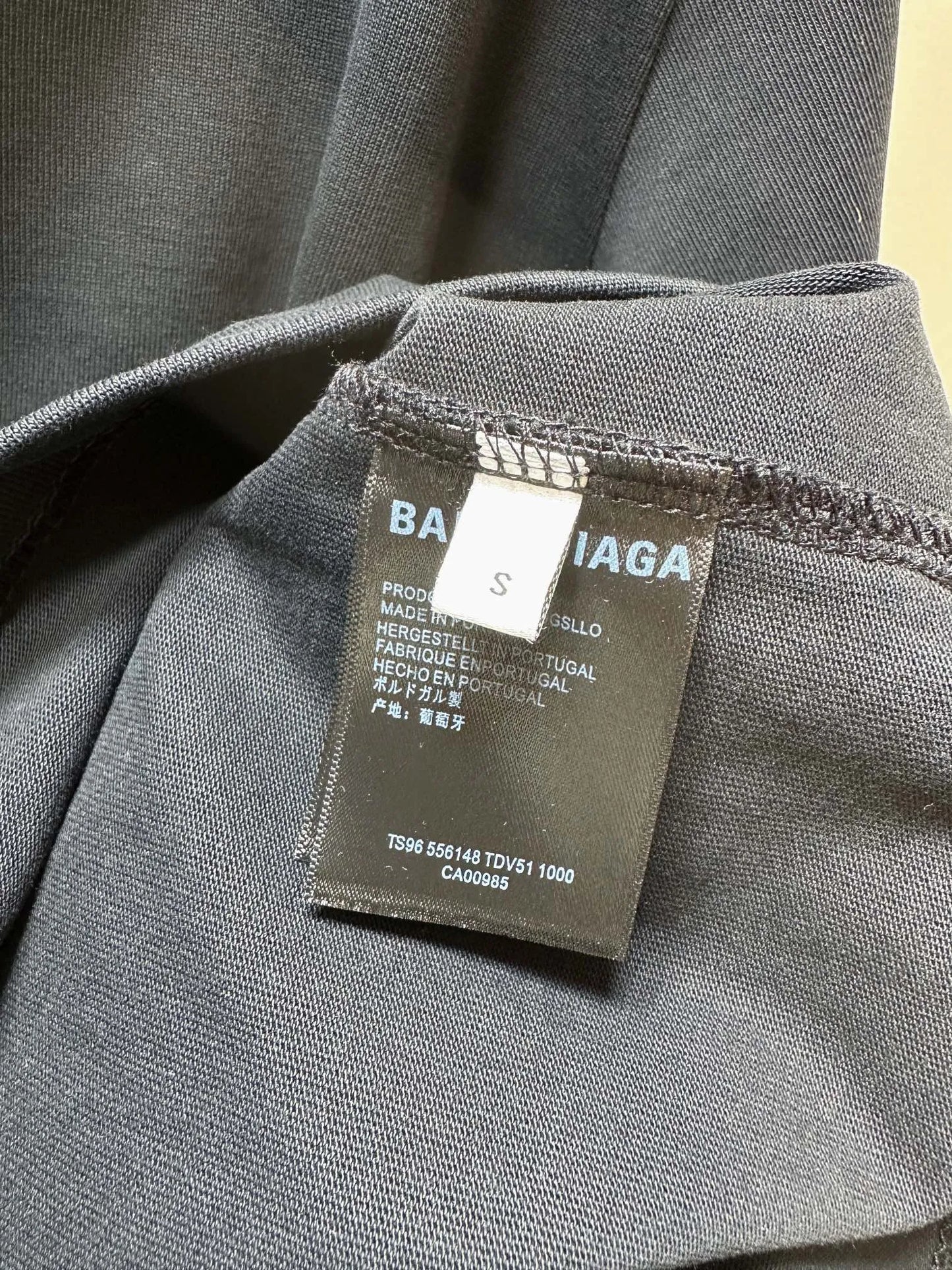 balenciaga-art-logo-t-shirt-black-5-Drip Store Argentina