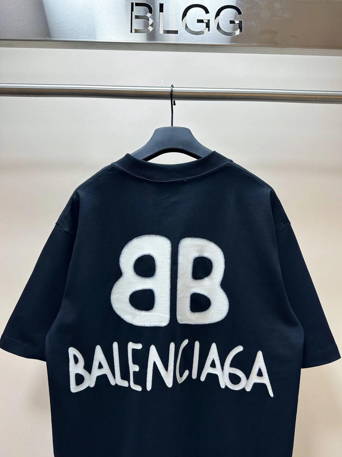 balenciaga-art-logo-t-shirt-black-6-Drip Store Argentina