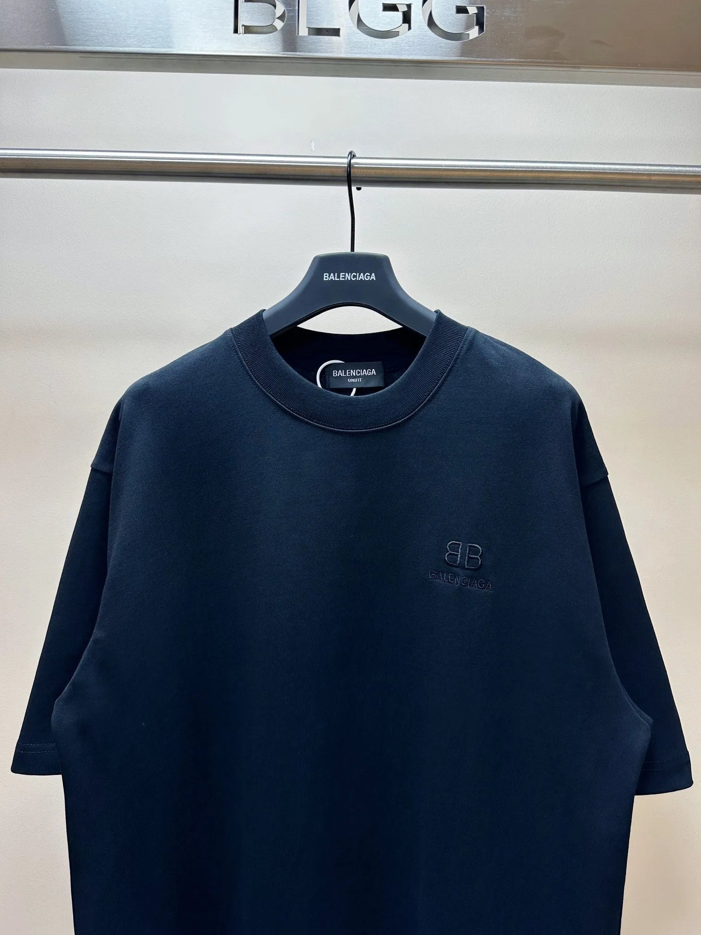 balenciaga-art-logo-t-shirt-black-7-Drip Store Argentina