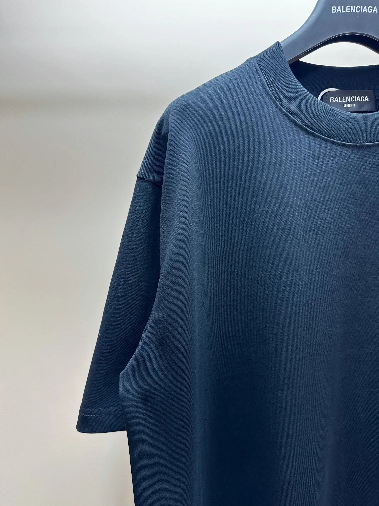 balenciaga-art-logo-t-shirt-black-8-Drip Store Argentina