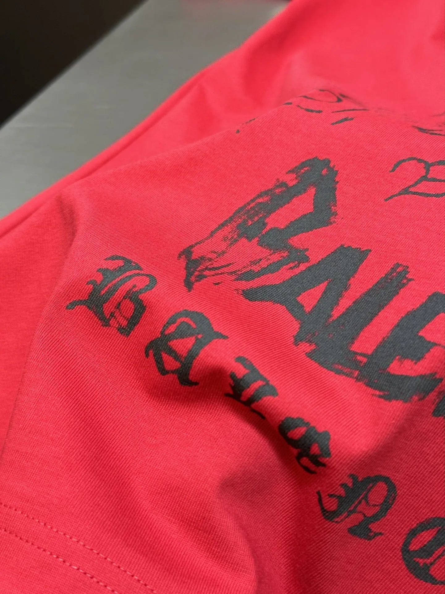 balenciaga-diy-metal-t-shirt-red-4-Drip Store Argentina