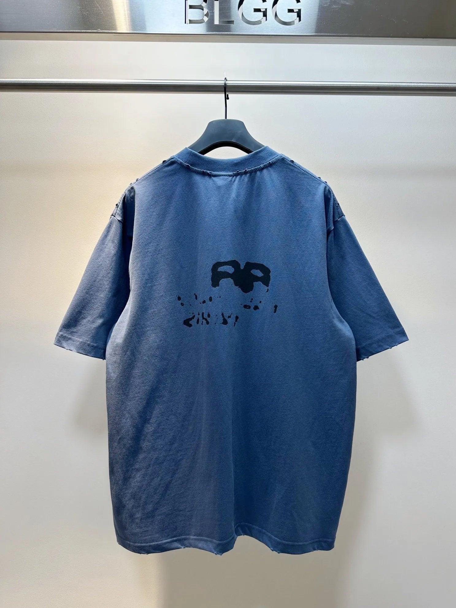 balenciaga-hand-drawn-bb-icon-t-shirt-blue-2-Drip Store Argentina