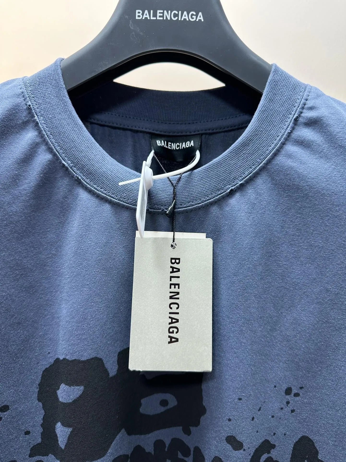 balenciaga-hand-drawn-bb-icon-t-shirt-blue-3-Drip Store Argentina
