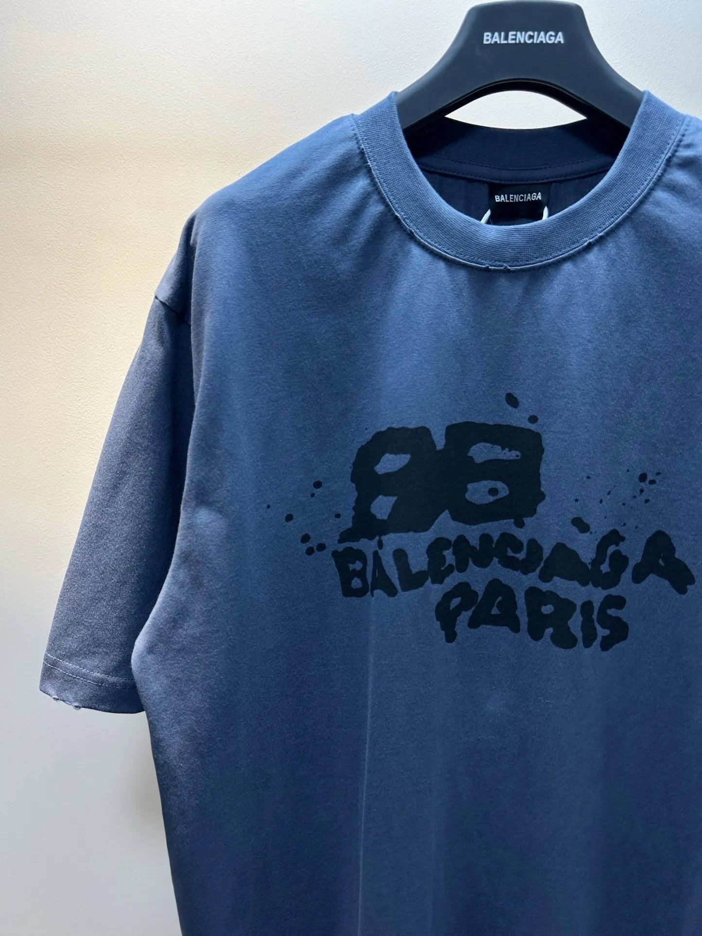 balenciaga-hand-drawn-bb-icon-t-shirt-blue-4-Drip Store Argentina