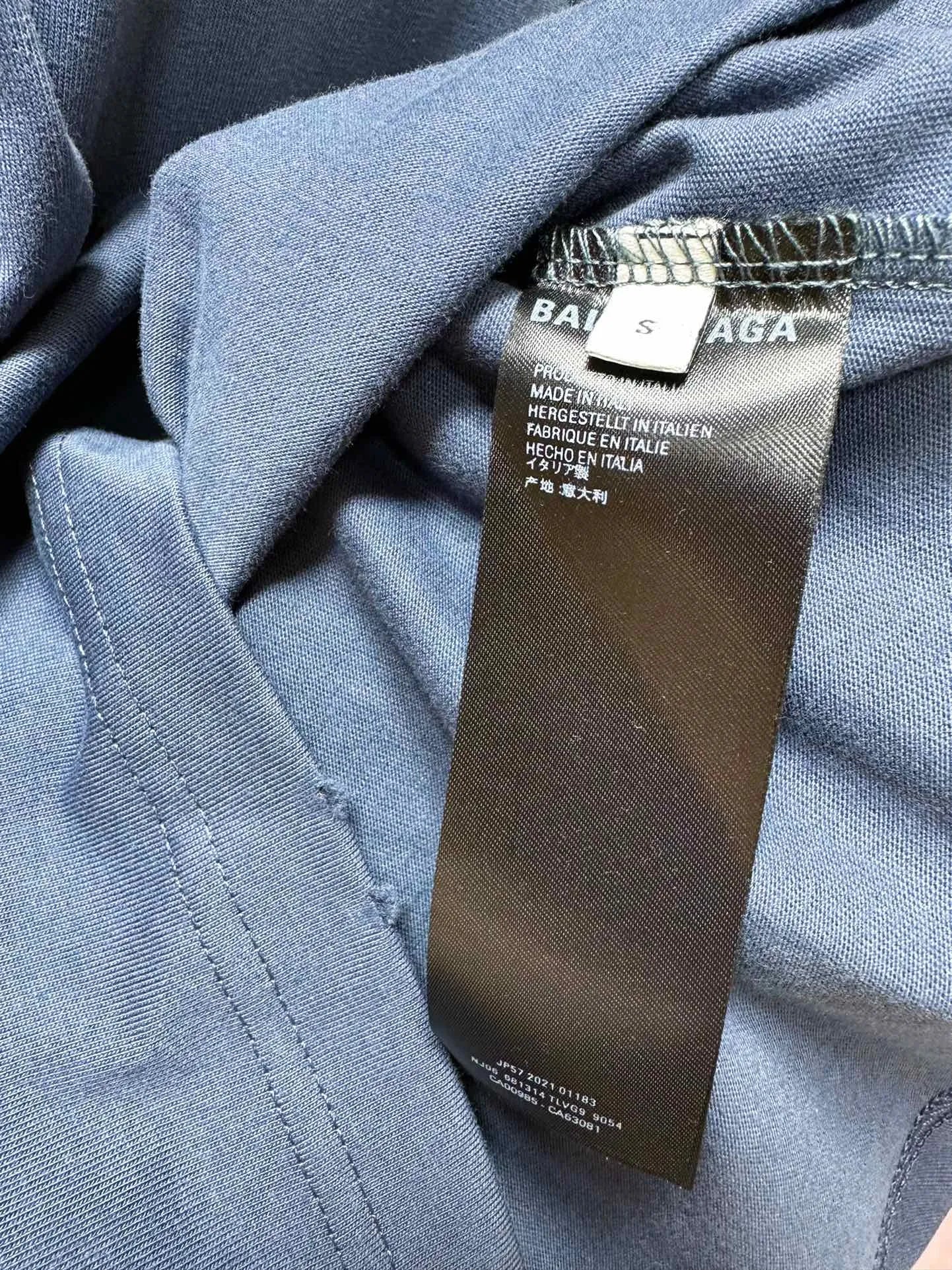 balenciaga-hand-drawn-bb-icon-t-shirt-blue-6-Drip Store Argentina