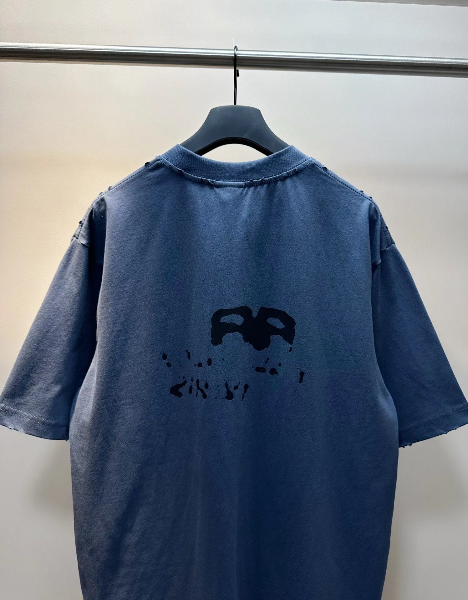 balenciaga-hand-drawn-bb-icon-t-shirt-blue-7-Drip Store Argentina